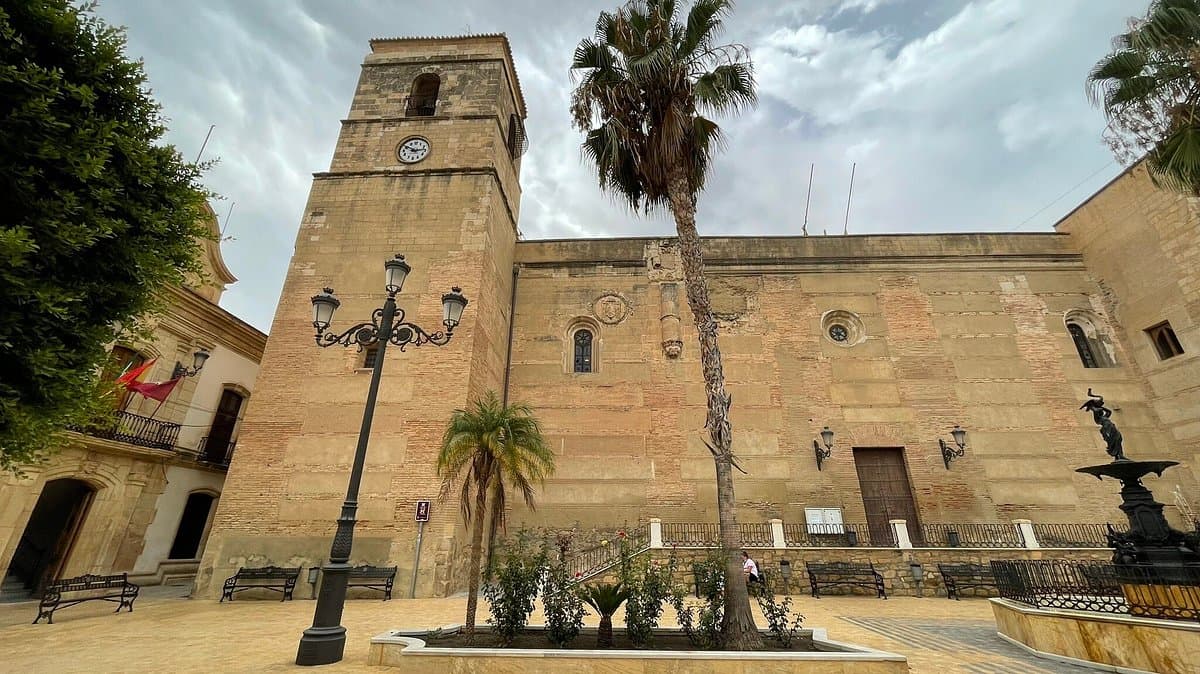 Castillo, iglesia y plaza mayor de Vera, Almería